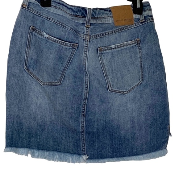 Band of Gypsies jean mini skirt with frayed hem. Size 28 - Picture 3 of 8